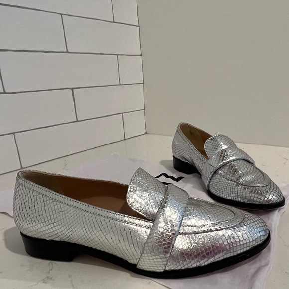 Schutz Silver Snakeskin Leather Loafers. Size 7. GUC! Dustbag included. - Picture 10 of 16